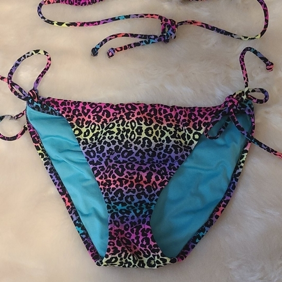 Victoria's Secret Bikini - Picture 4 of 7